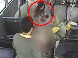 Suriyeli kadın otobüste doğum yaptı!