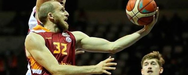 Baskette derbiyi Galatasaray aldı