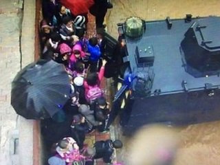 Özel harekat çocuklara servis hizmeti verdi