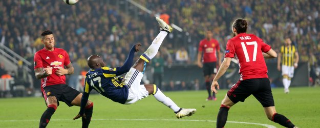 Fenerbahçe  Manchester United'ı 2-1 yendi