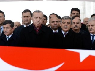 Hep beraber tabuta omuz verdiler