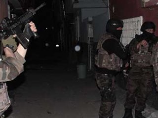 Adana'da helikopter destekli operasyon