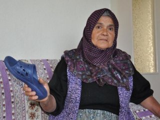 Annenin oğluna fırlattığı naylon terlik 'silah' sayıldı