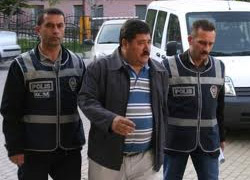 Gardiyana rüşvetle dil altı sim kartı