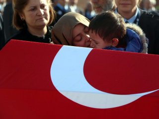 Şehit kaymakam gözyaşlarıyla uğurlandı