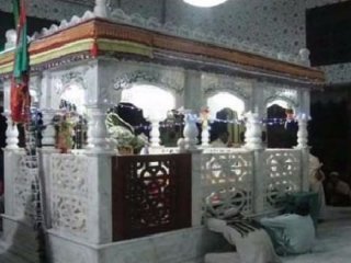 Pakistan’da bir dergahta patlama