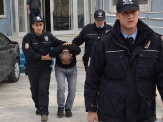 Telefon dolandırıcısı suçüstü yakalandı