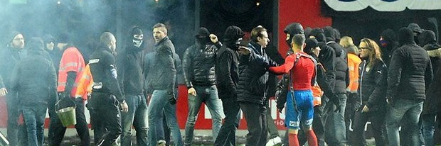Küme düşen Helsingborg'a taraftarlar saldırdı