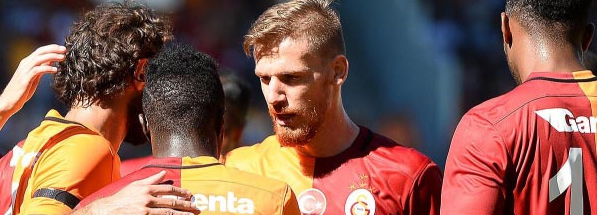 Serdar Aziz'in burnu kırıldı