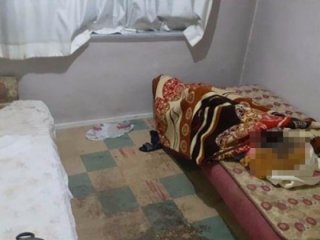 Annesinin cesediyle aynı odada 3 hafta yaşadı
