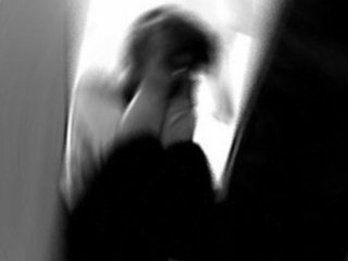 Yalnız yaşayan 3 kadının kapısına iç çamaşırı astılar