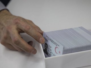 Burdur'da çipli kartları dağıtımına başlandı