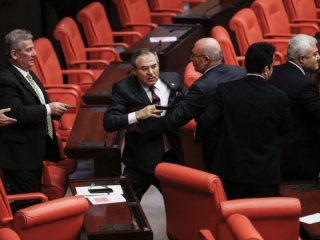 Meclis'te gergin dakikalar!