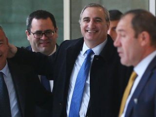 Siyonist Büyükelçi güle oynaya Ankara'da