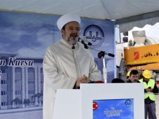 Memuriyete başladığı şehirde hutbe okudu