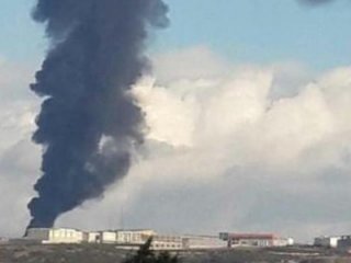 Fabrikada büyük yangın: Dumanlar gökyüzünü kapladı