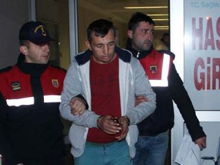 Hiç acımadı! Babasının boğazını kesti