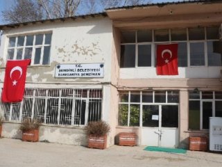 Başkanı gözaltına alınmıştı, kapısına kilit vuruldu