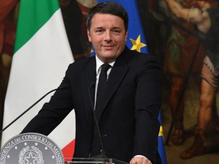 İtalya Başbakanı Renzi istifasını erteledi