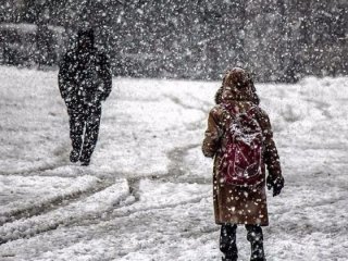 Kar yağışı nedeniyle 4 ilde okullar tatil edildi