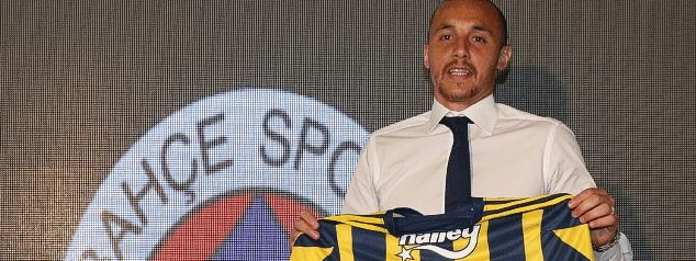 Fenerbahçeli futbolcudan TL'ye destek