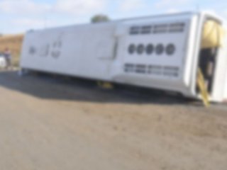 Yolcu otobüsü devrildi: 30 yaralı!