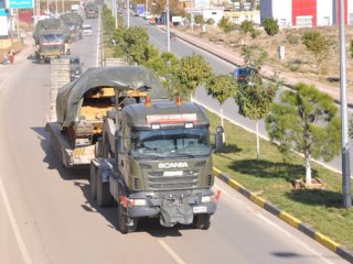 Suriye sınırına askeri sevkiyat