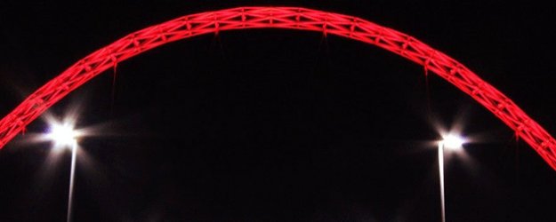 Wembley Stadı'nın ünlü kemeri Türkiye için kırmızı oldu