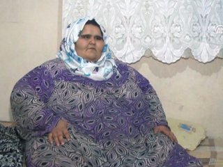 Halepli genç kız tedavi olamayınca 350 kiloya çıktı