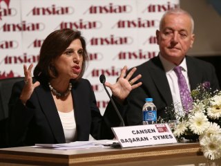 TÜSİAD Başkanı Symes'a dolar bozdurdunuz mu sorusu