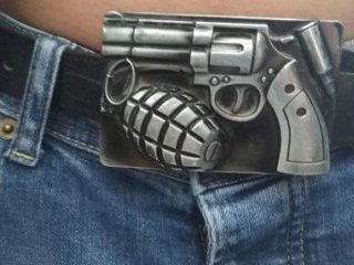 Bomba sanılan kemer tokası paniğe neden oldu!