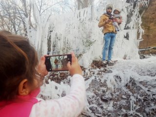 Termometreler eksi 30'u gördü