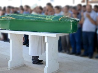 Cenazeye giden aile dönüşte annelerini evde ölü buldu