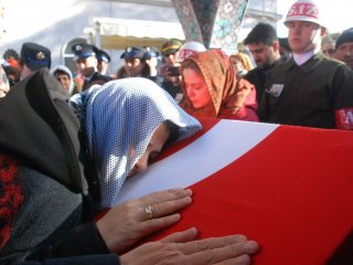 Tokat'ta 24 günlük nişanlı şehide veda