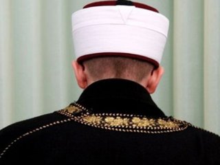 İmamın üzerinden bakın ne çıktı!