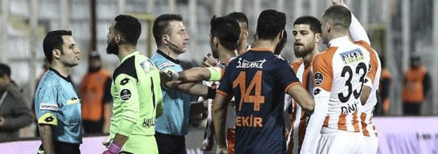 Başakşehir'den hakem isyanı!