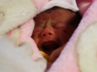 Fethiye'de sahil kenarında bırakılmış kız bebek bulundu