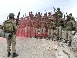 500 komando DEAŞ'a son darbeyi vurmak için sınırı geçti!