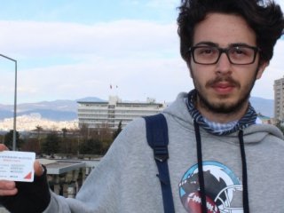 Beckham'ın fotoğrafıyla öğrenci kartı aldı!