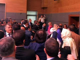 Anayasa görüşmeleri yine kavgayla başladı