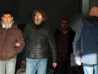 Askeri geminin komutanı gözaltında!