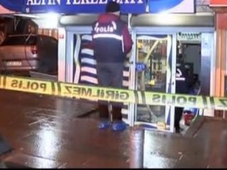 İstanbul'da caddede yürüyen vatandaşların üzerine ateş açtılar