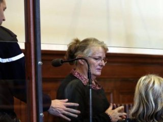 Hollande şiddet gören katil eşi affetti