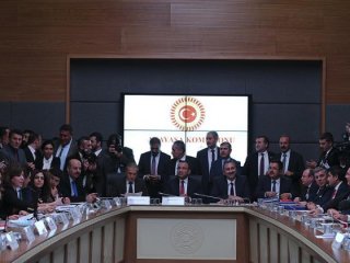 Anayasa teklifi komisyonda kabul edildi