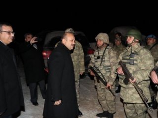 Milli Savunma Bakanı Işık'tan Mehmetçiklere sürpriz ziyaret!