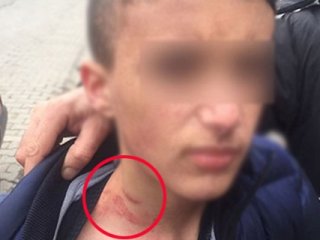 Öğrencisini tuvalette dövdü