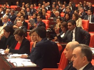 CHP'li milletvekili HDP sıralarında