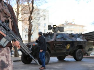 Kaçan teröristler didik didik arandı