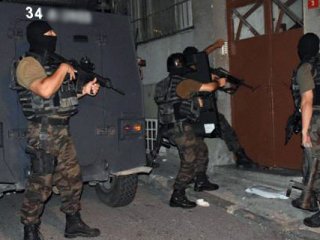 Rezidans baskınından pasaport çetesi çıktı