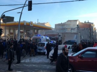 Zeytinburnu'nda bina çöktü! Yaralılar var